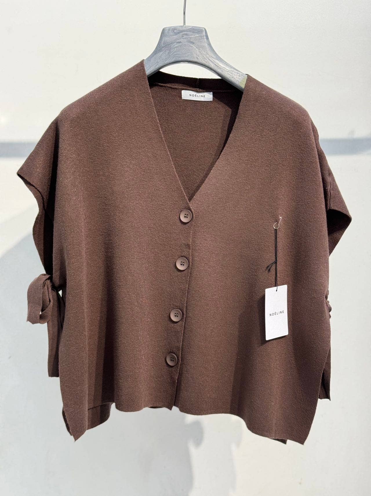 25210 knitted sleeveless vest: Camel