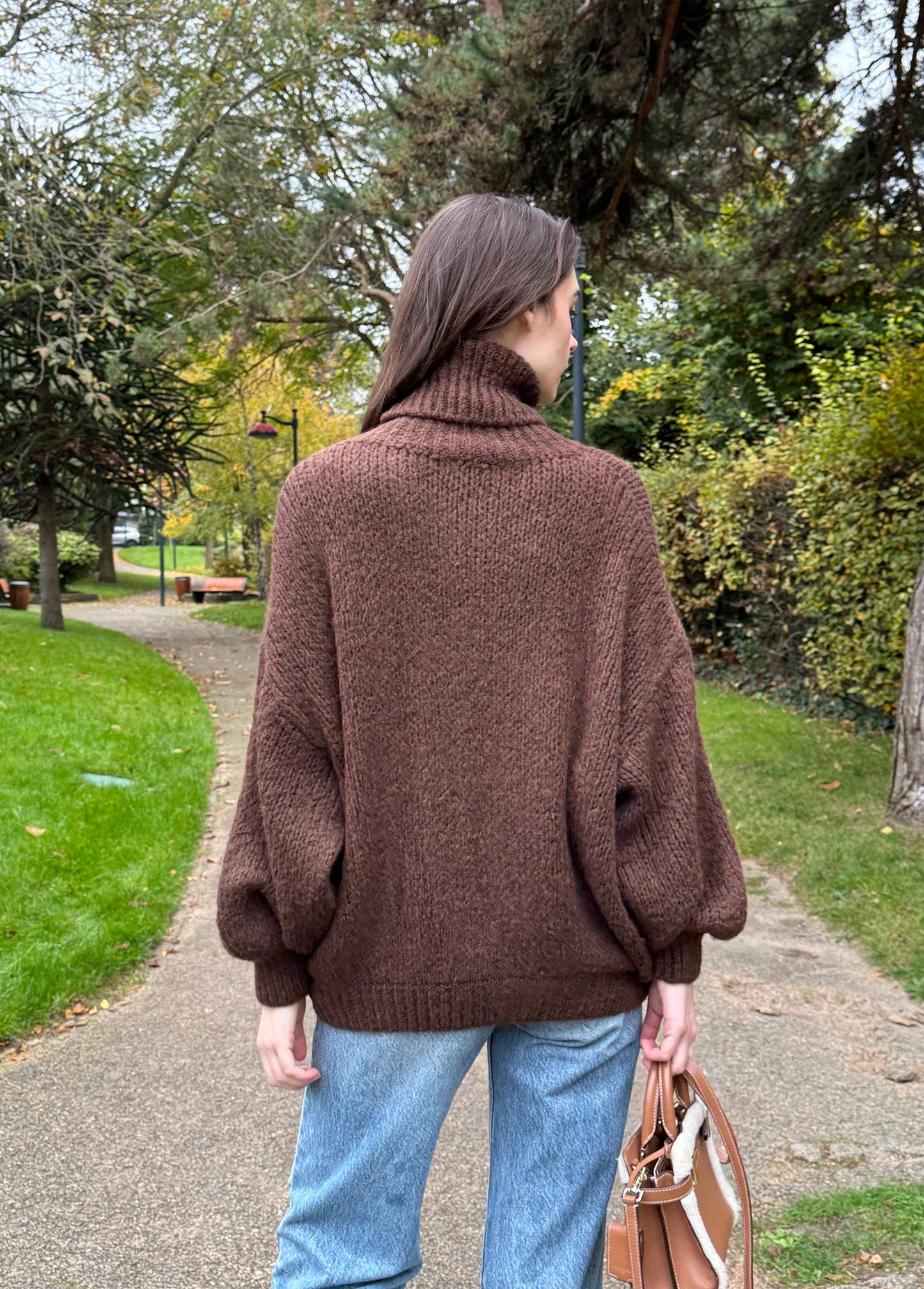 Oversized turtleneck sweater with alpaca: Taupe