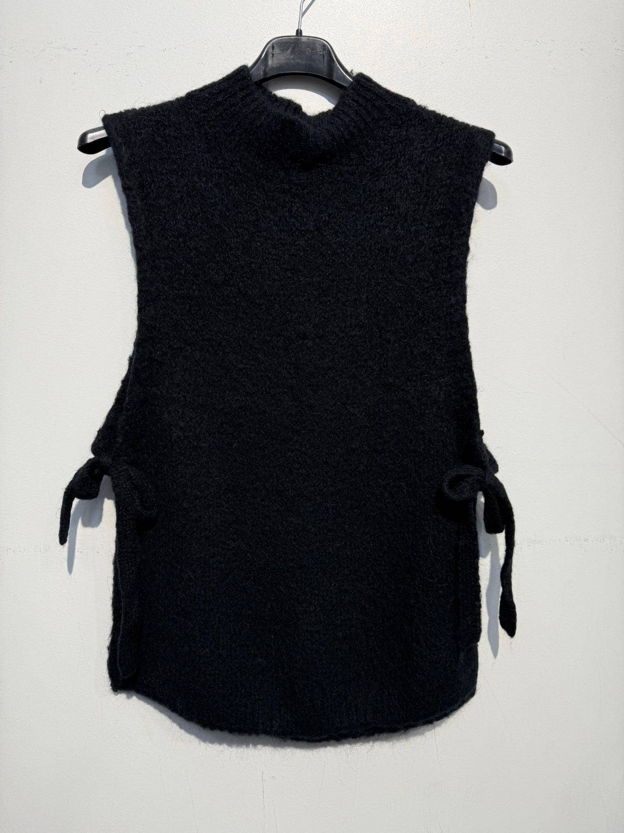 Sleeveless sweater in baby alpaca and wool 3451: Camel