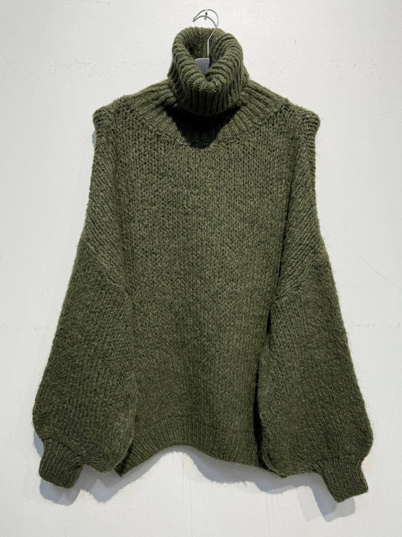 Oversized turtleneck sweater with alpaca: Beige