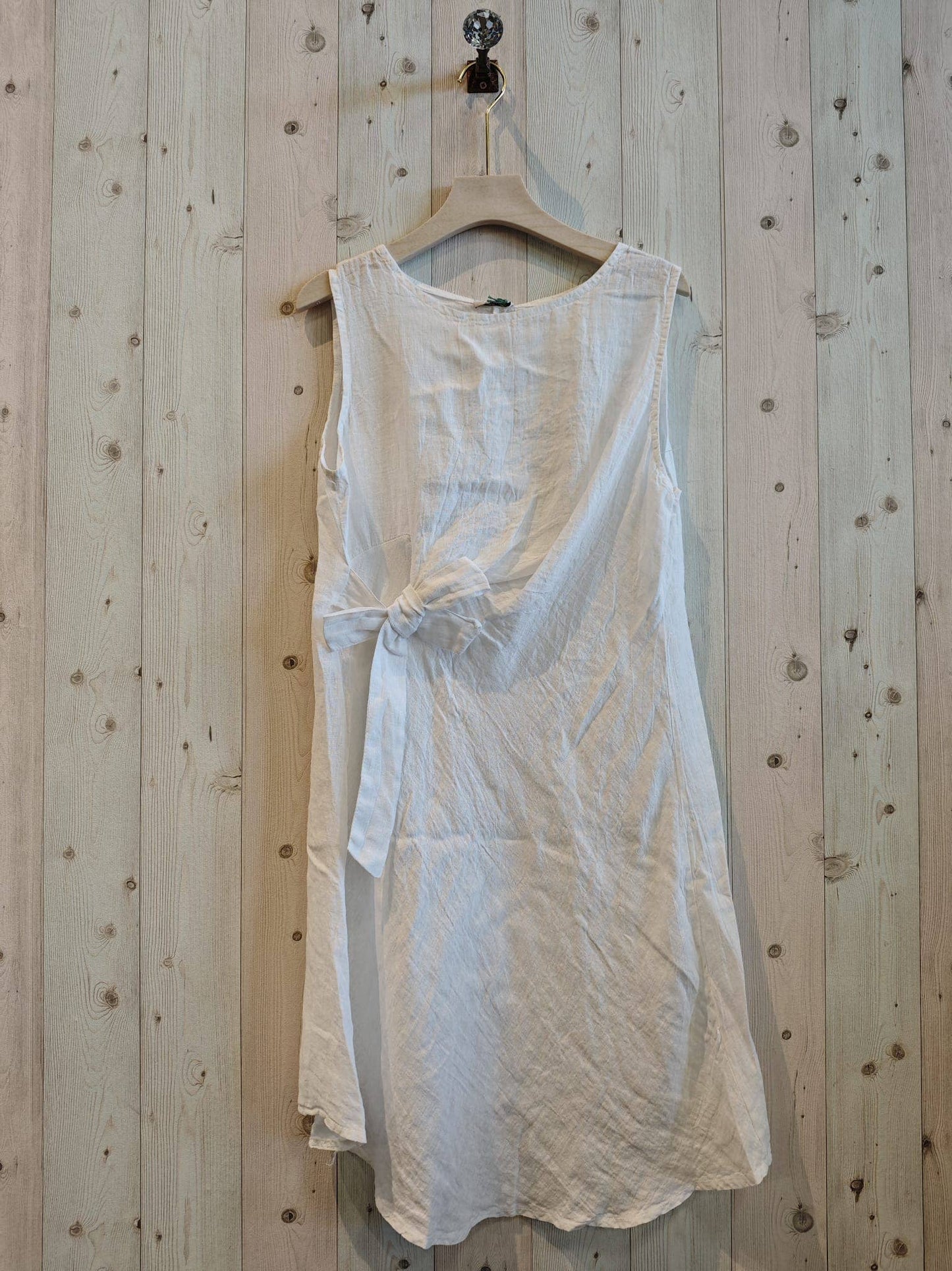 REF 5108 SLEEVELESS DRESS WITH BOW: CAMEL