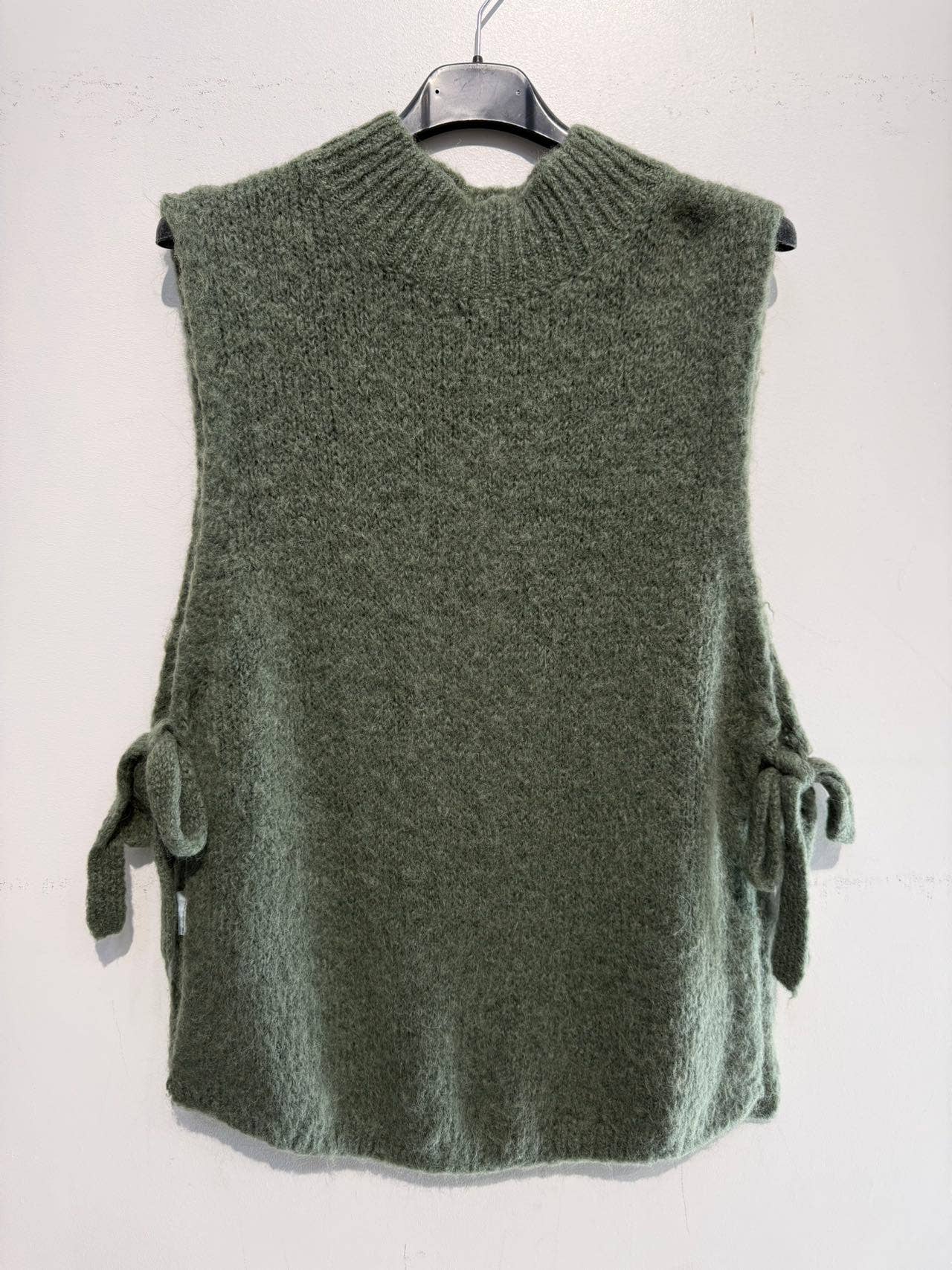 Sleeveless sweater in baby alpaca and wool 3451: Taupe