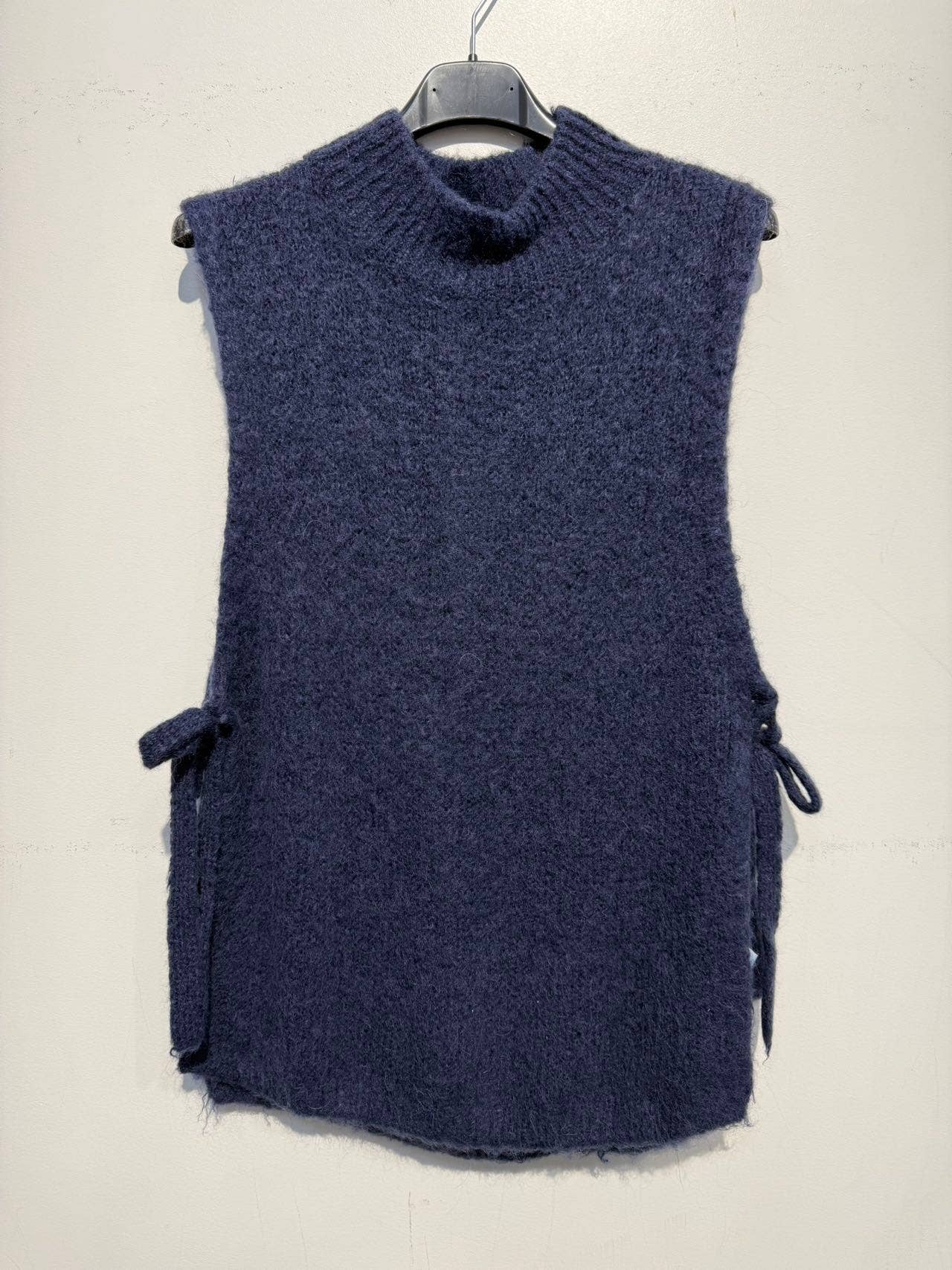 Sleeveless sweater in baby alpaca and wool 3451: Camel