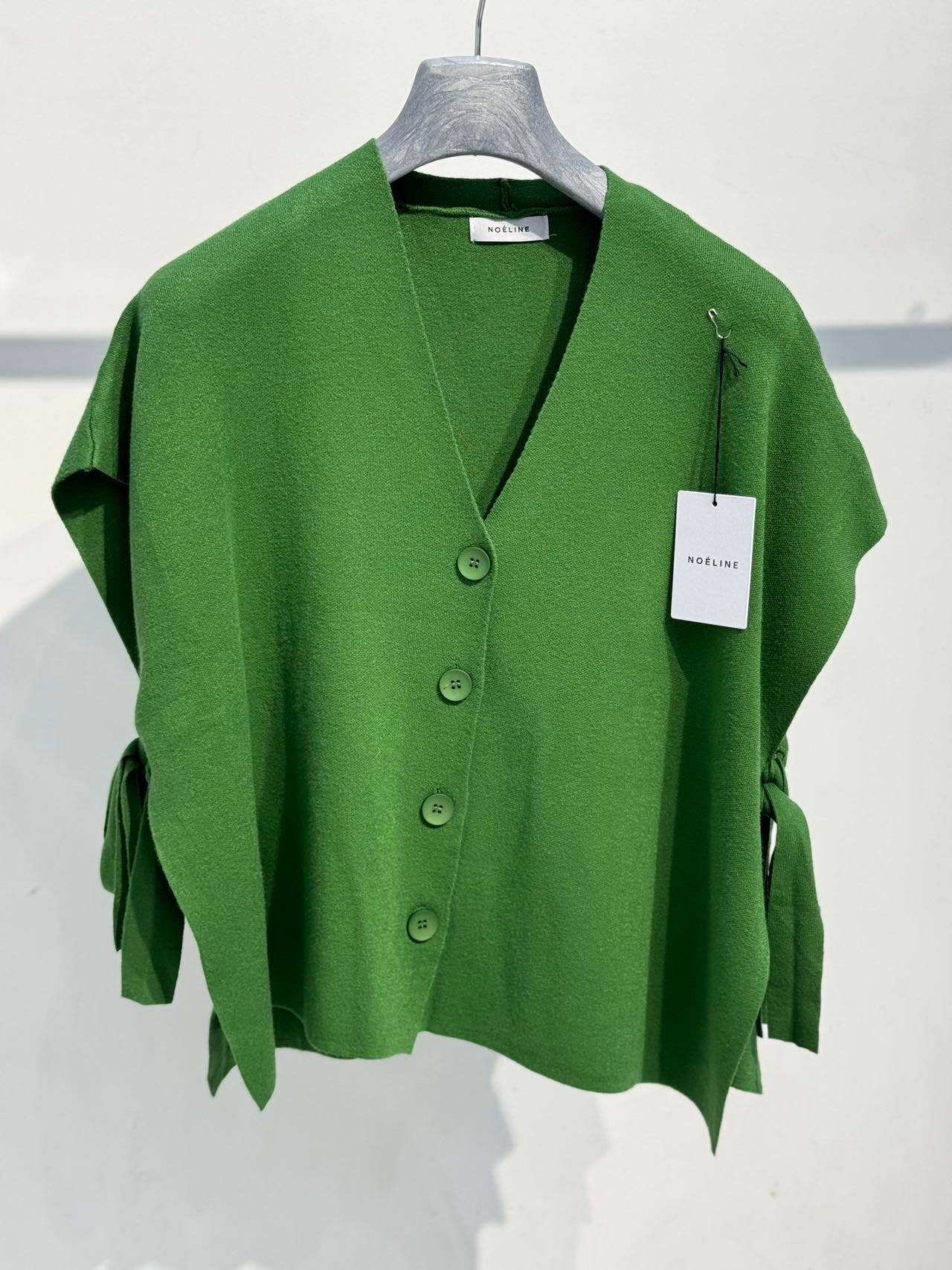 25210 knitted sleeveless vest: Taupe