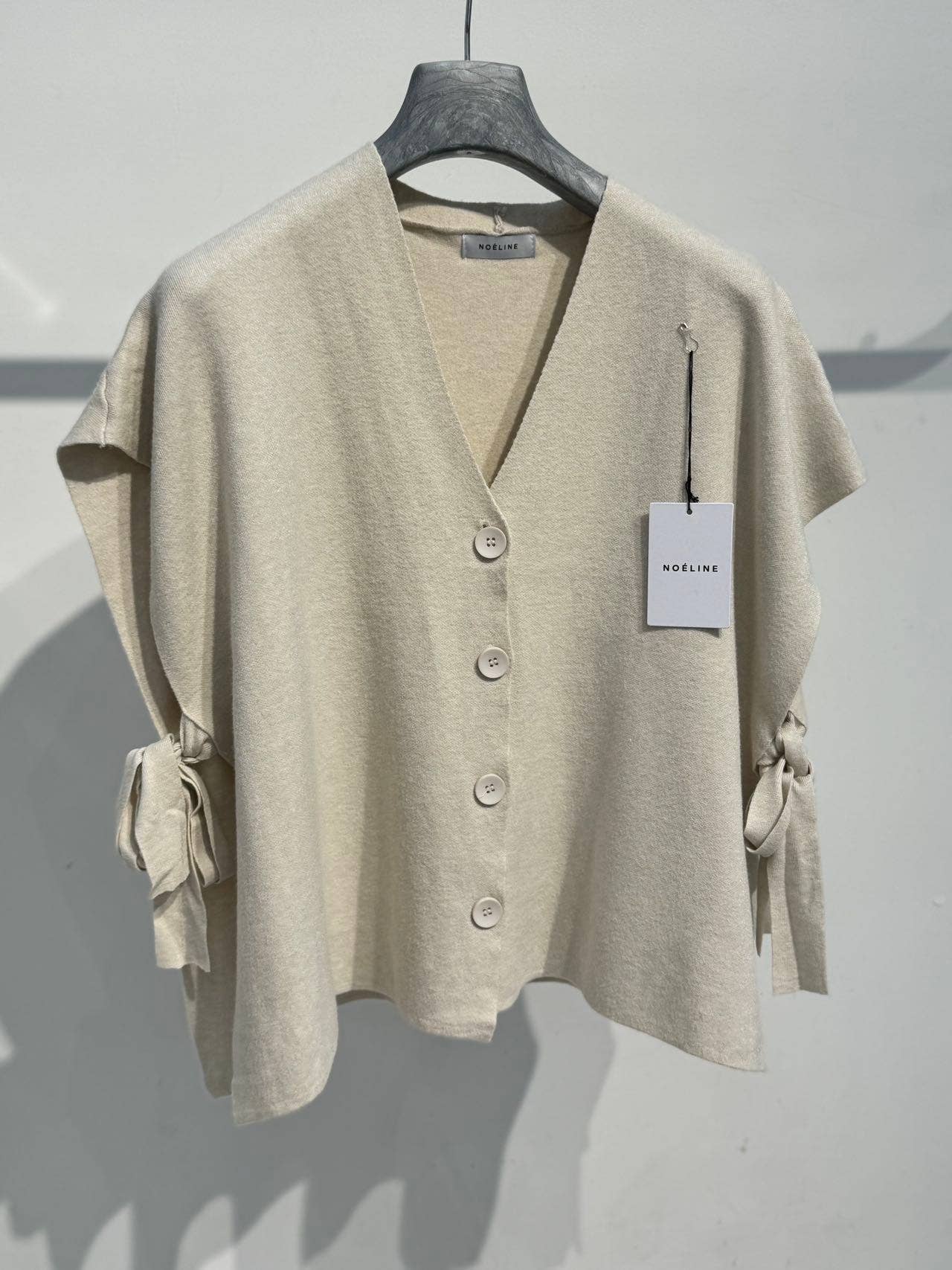 25210 knitted sleeveless vest: Taupe