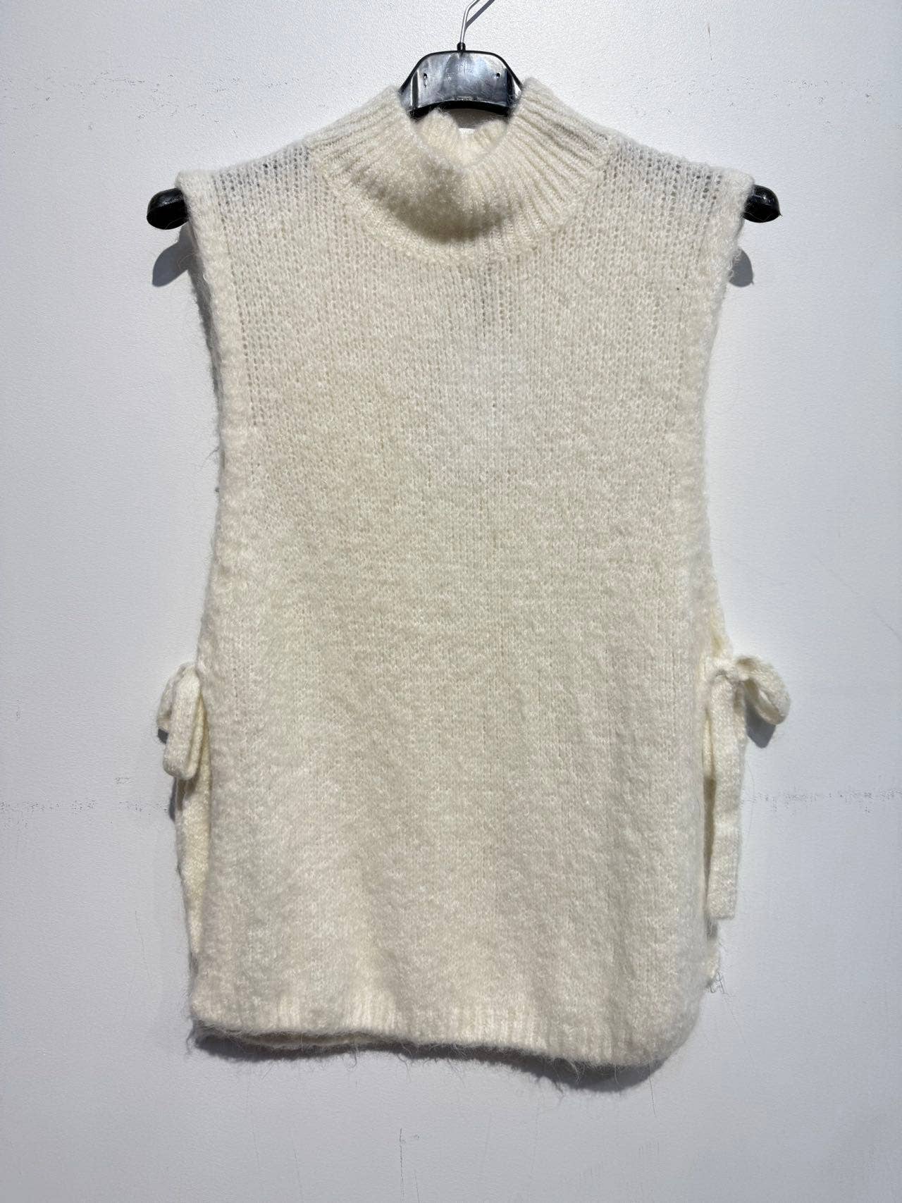 Sleeveless sweater in baby alpaca and wool 3451: Camel