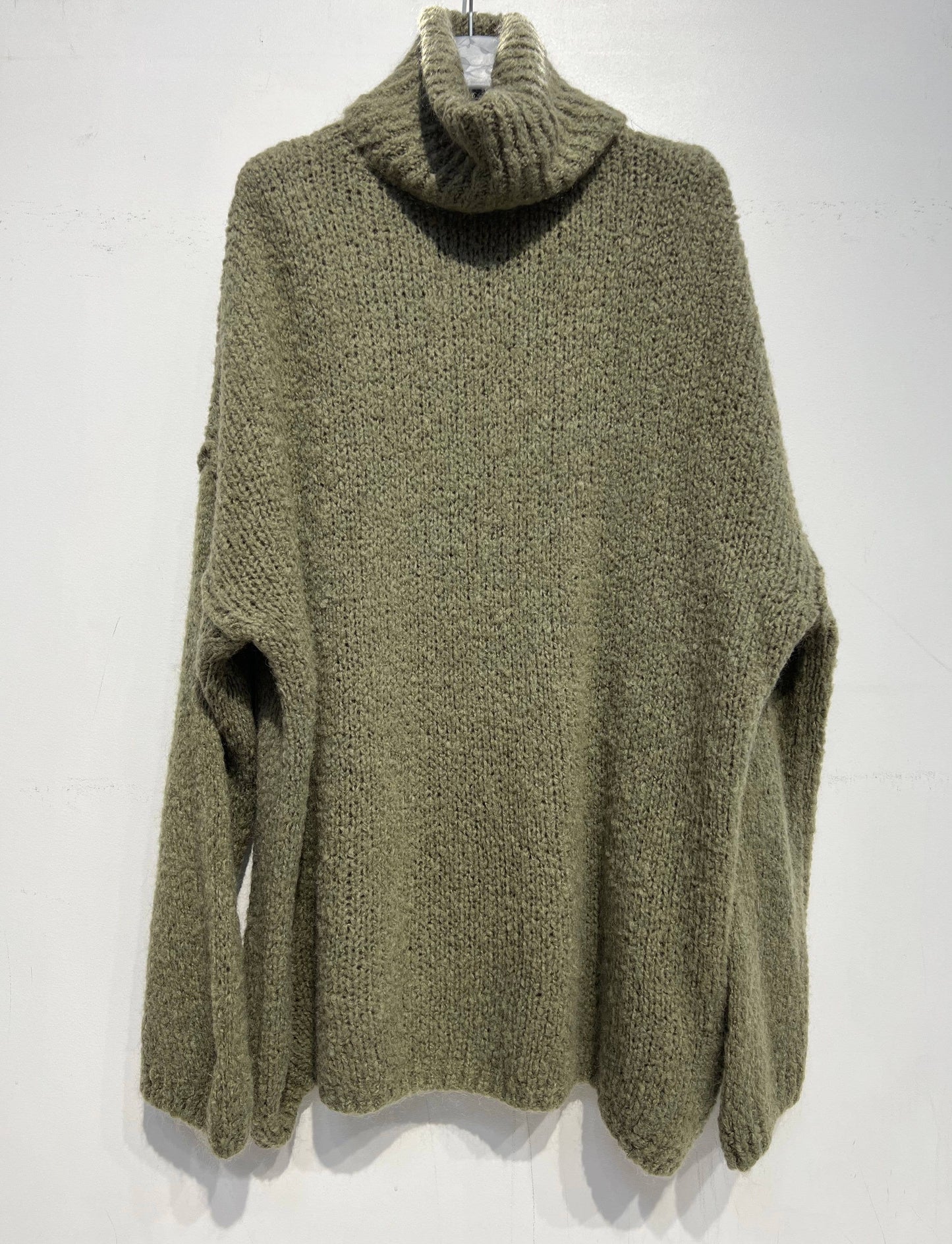 3228 soft turtleneck wool and mohair sweater: Ecru / One size