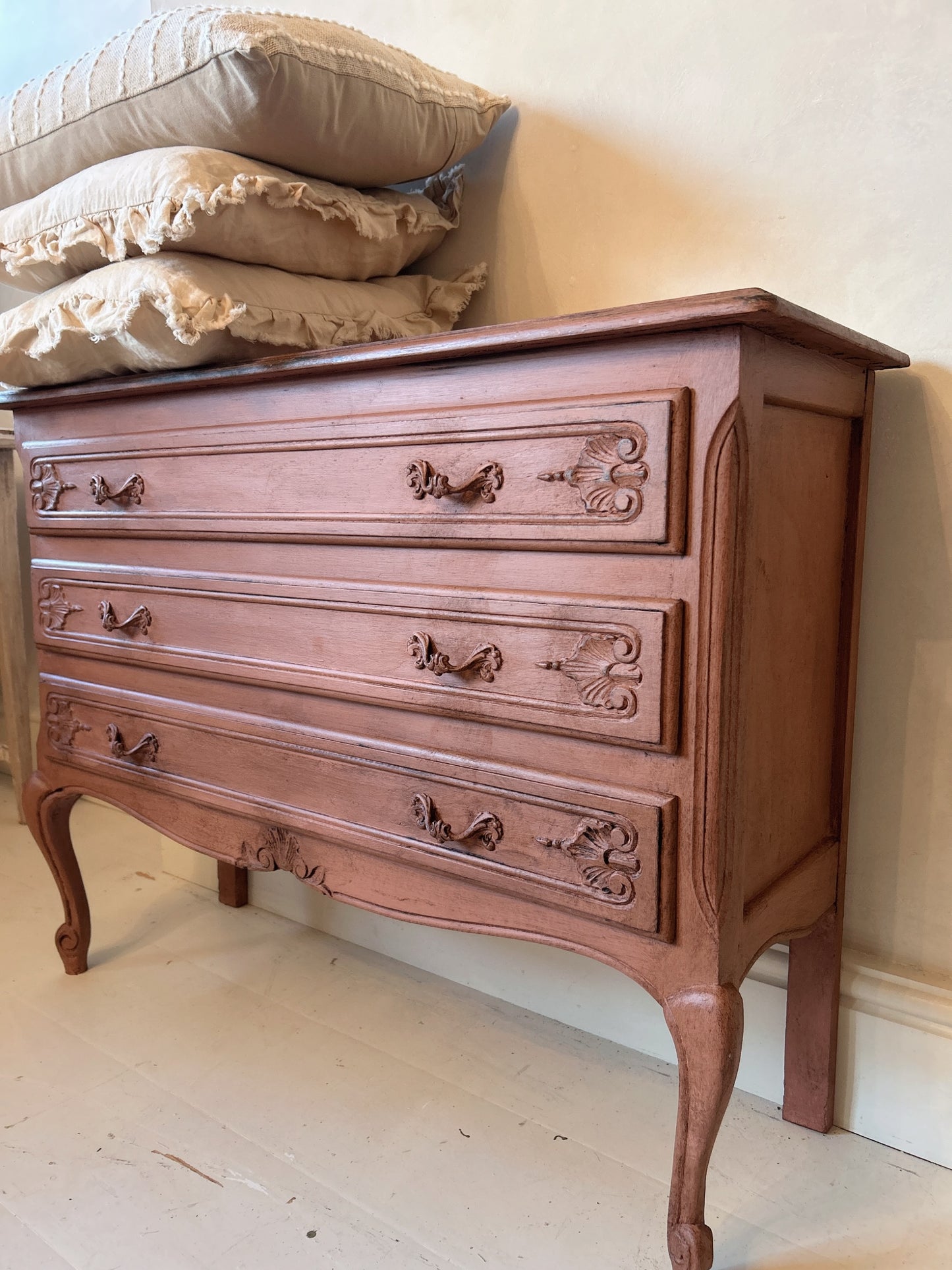 French painted chest of drawers