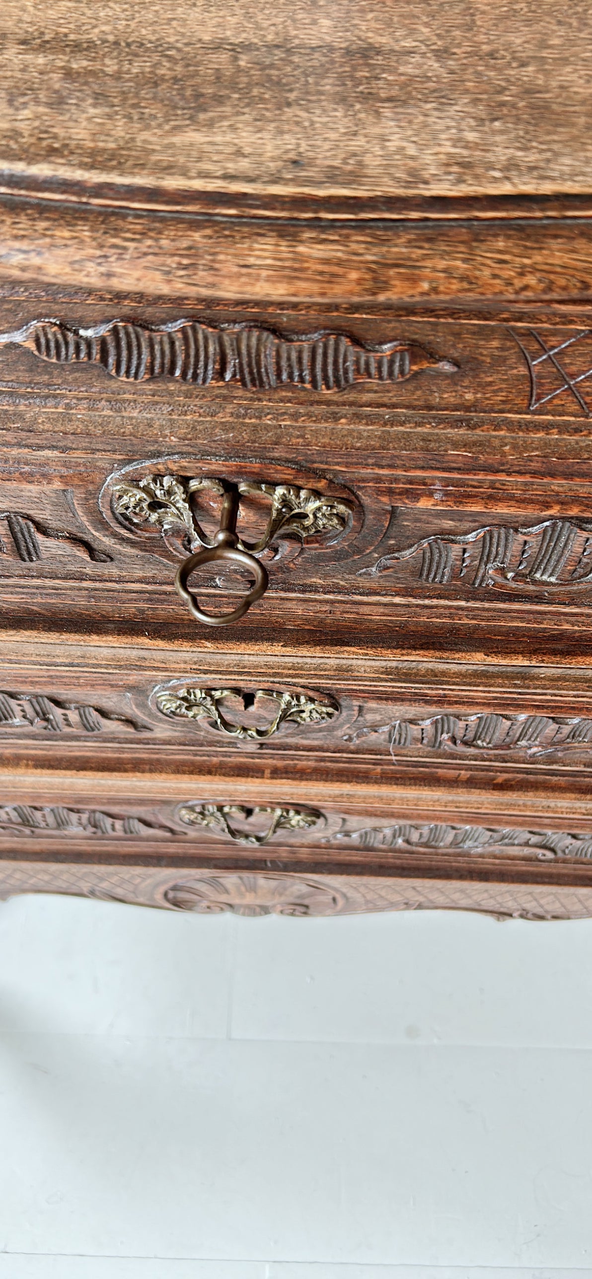 French antique 4 drawer commode - chest of drawers