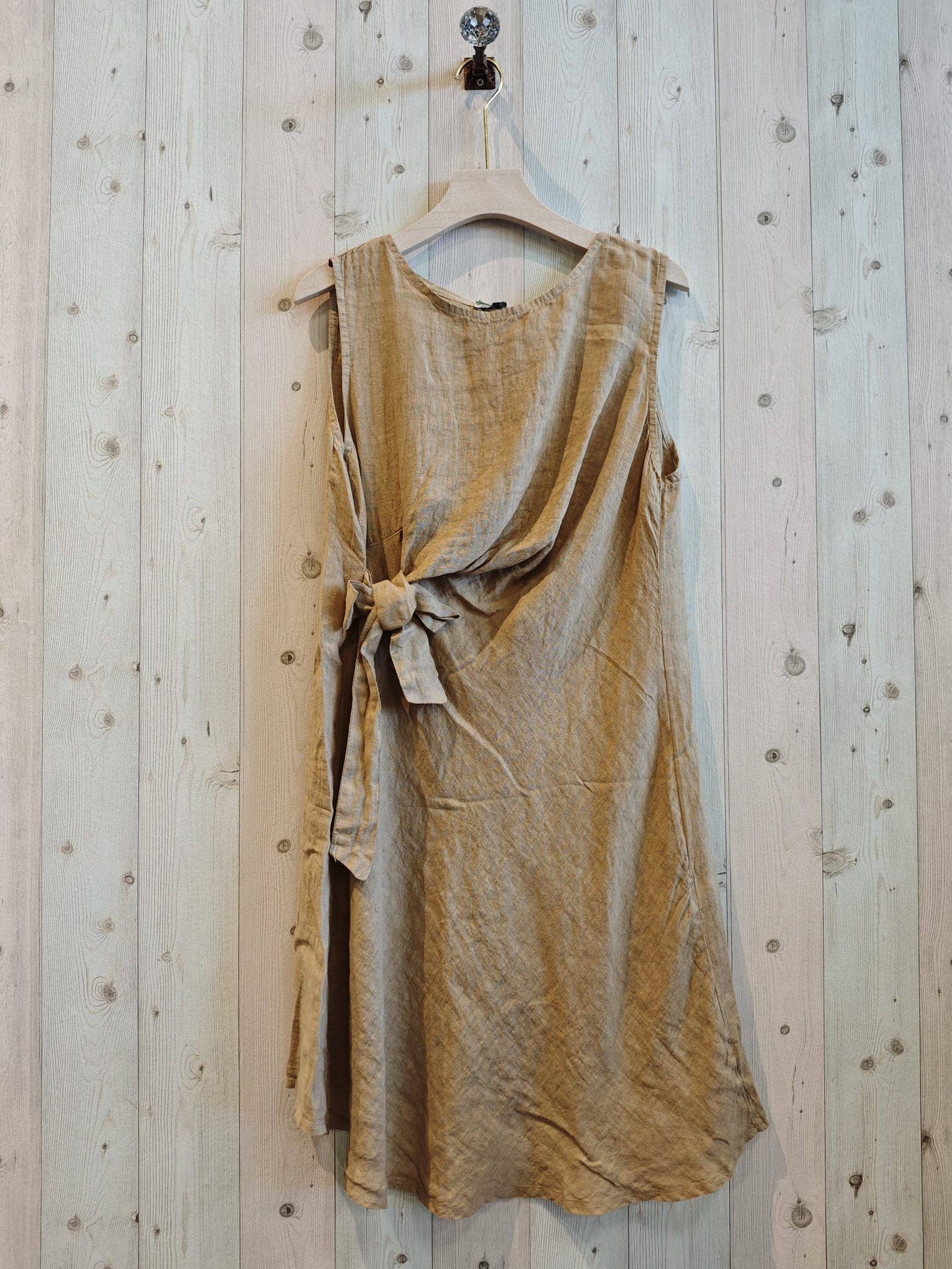 REF 5108 SLEEVELESS DRESS WITH BOW: BEIGE