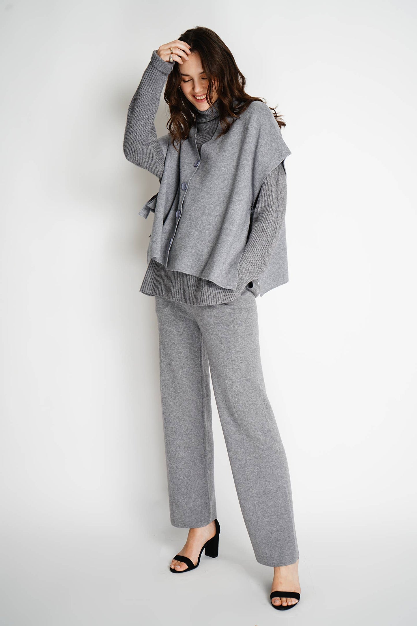 25210 knitted sleeveless vest: Camel