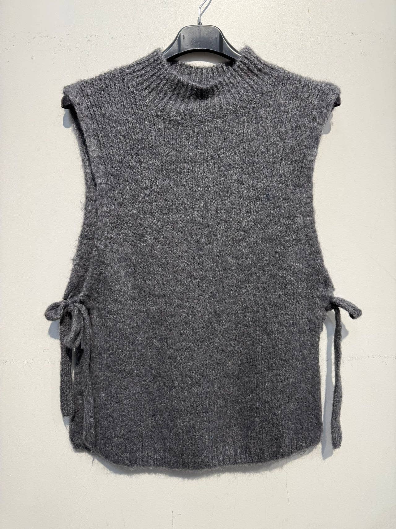 Sleeveless sweater in baby alpaca and wool 3451: Camel