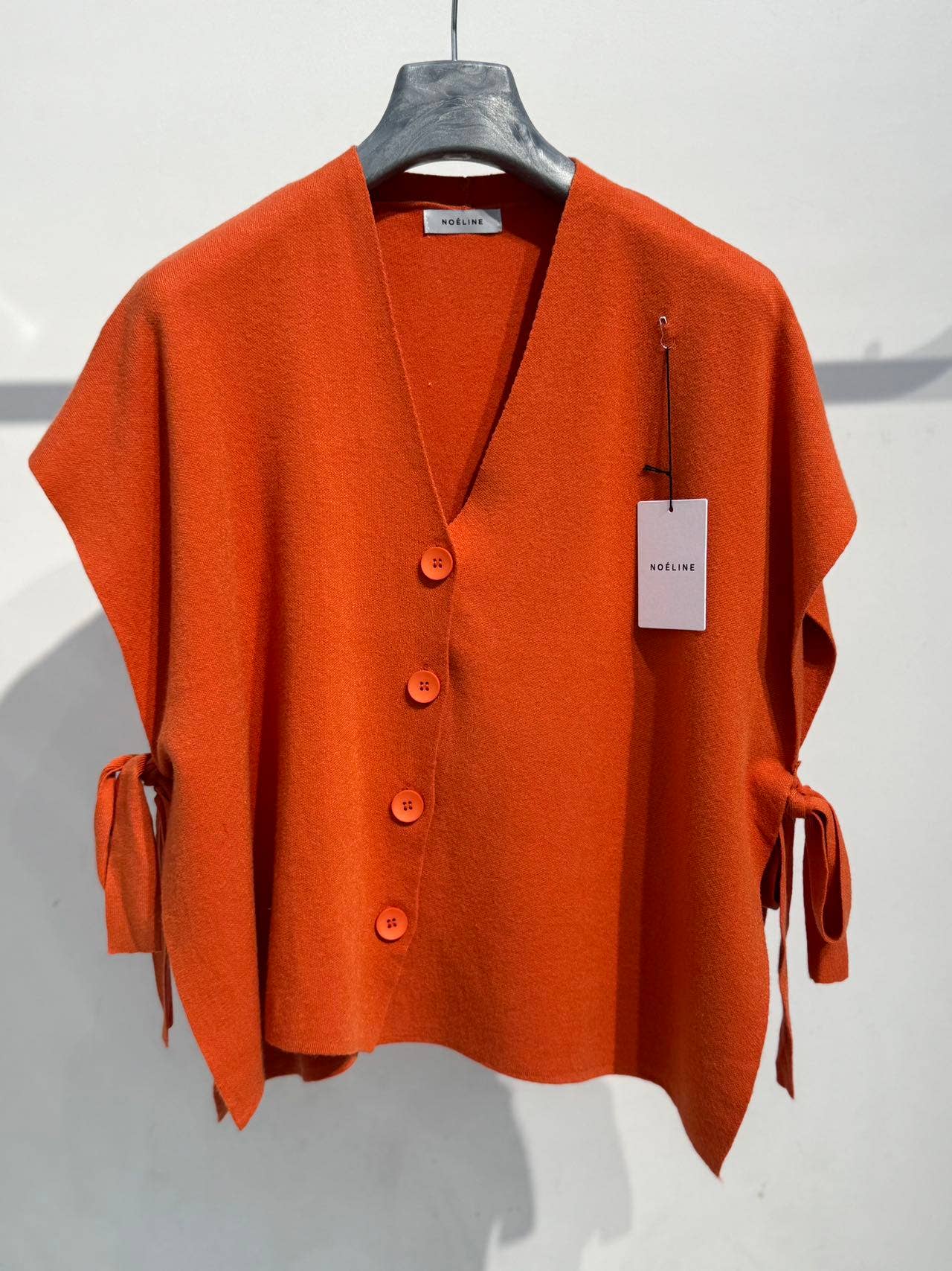 25210 knitted sleeveless vest: Camel