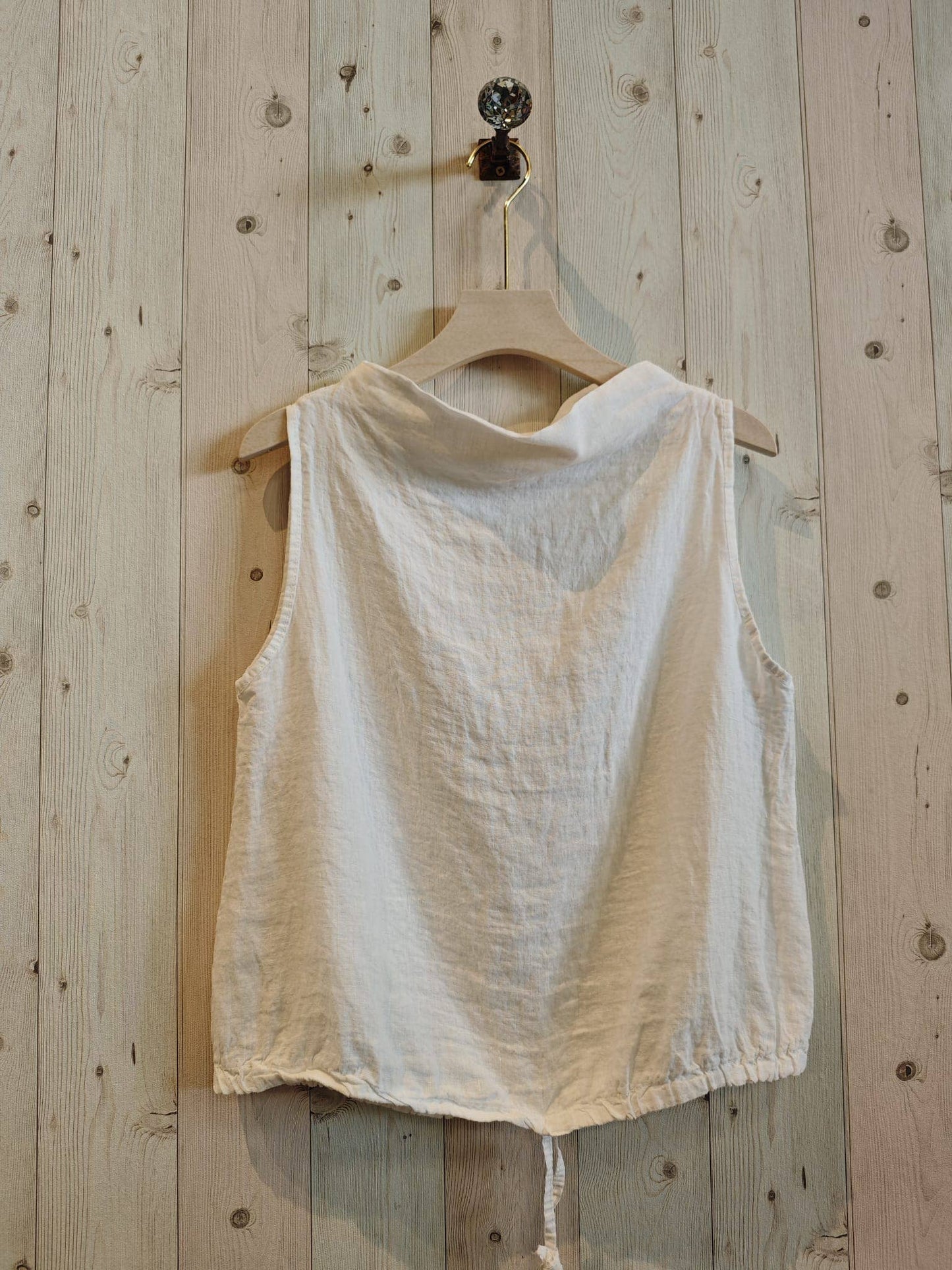 SLEEVELESS BLOUSE 100% LINEN: Blank