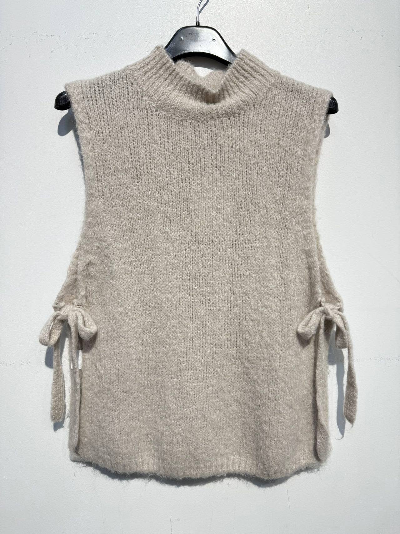 Sleeveless sweater in baby alpaca and wool 3451: Camel