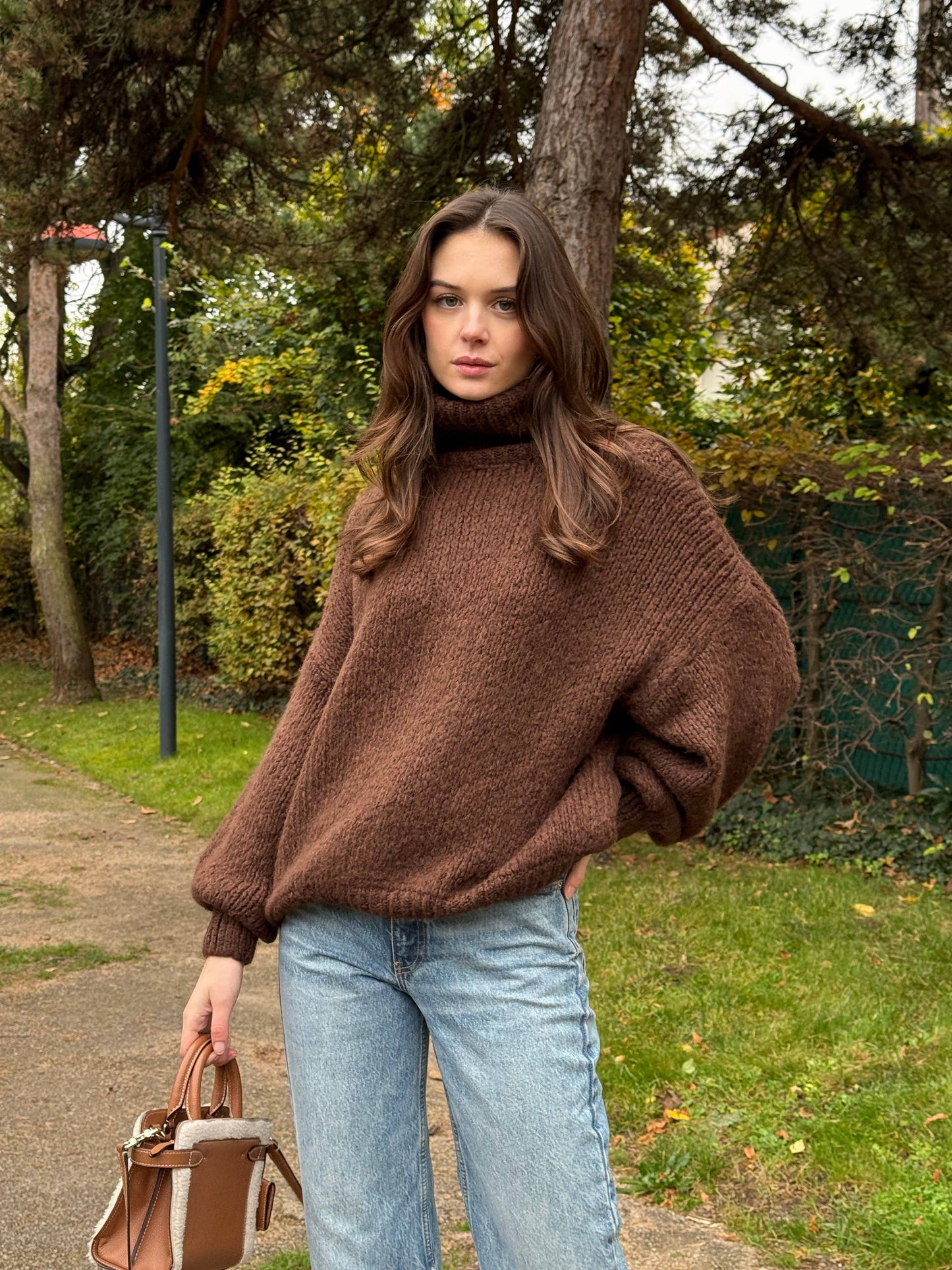 Oversized turtleneck sweater with alpaca: Taupe