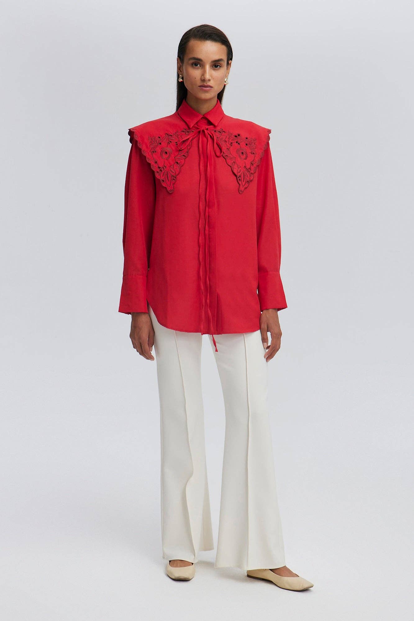 EMBROIDERY DETAILED WIDE COLLAR SHIRT: Red / 38