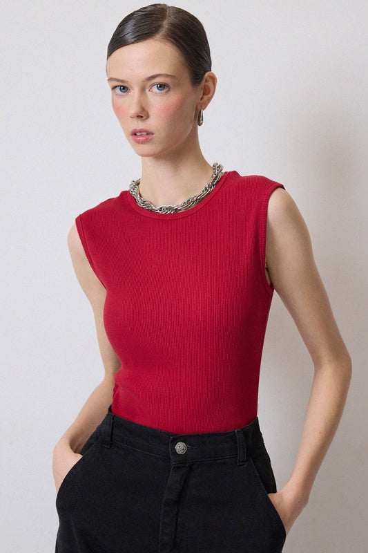 SLEEVELESS RIBBED BODY: Cherry / M