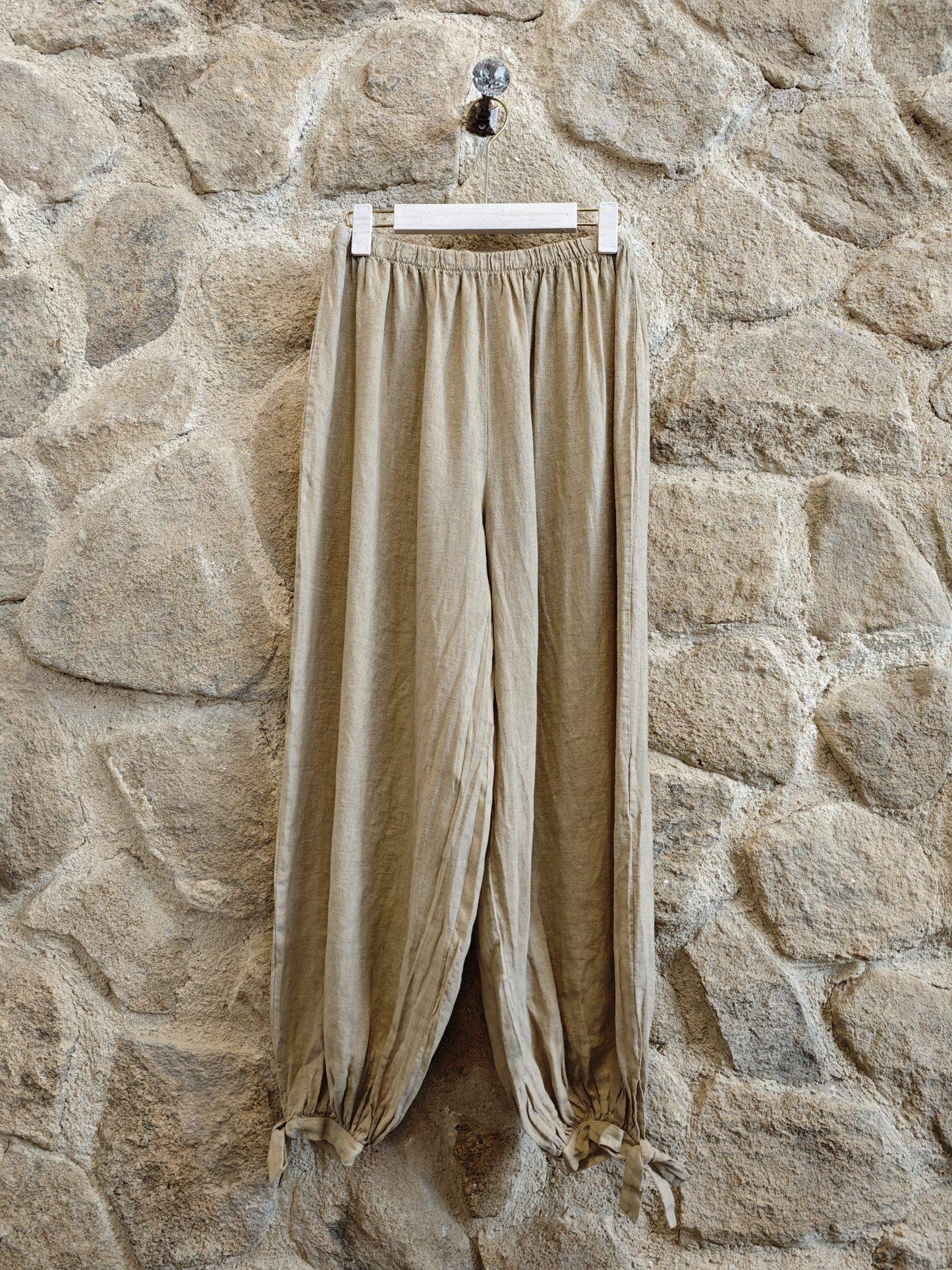 Ref-18324 Ankle-length pants with bow, 100% linen: Camel