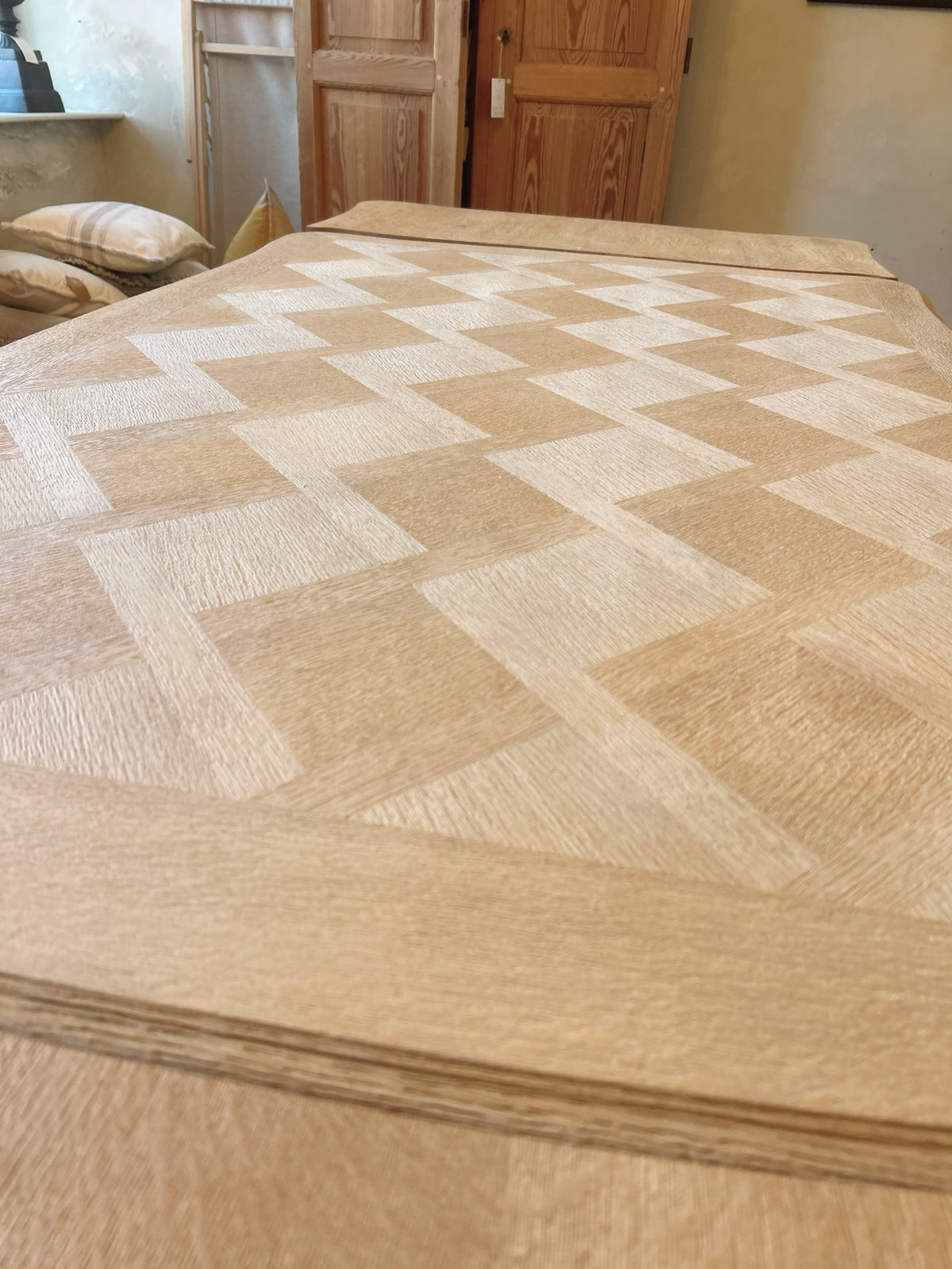 French Oak extending Louis XV dining table