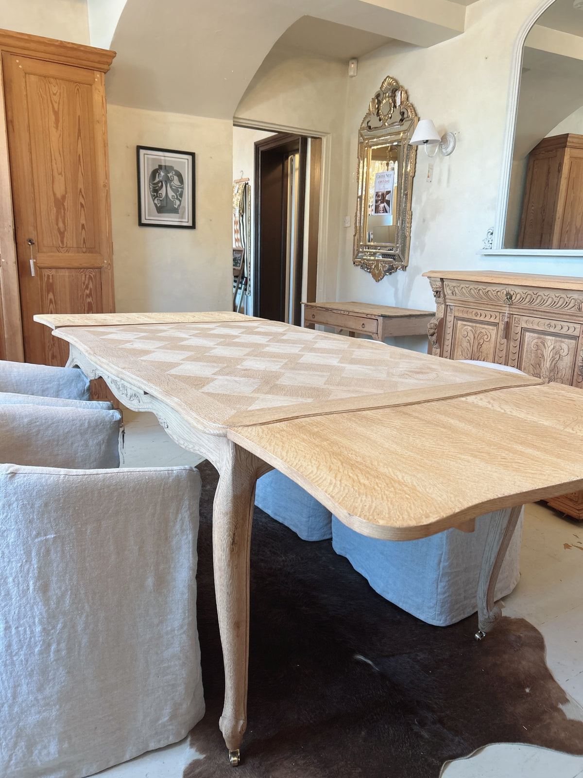 French Oak extending Louis XV dining table