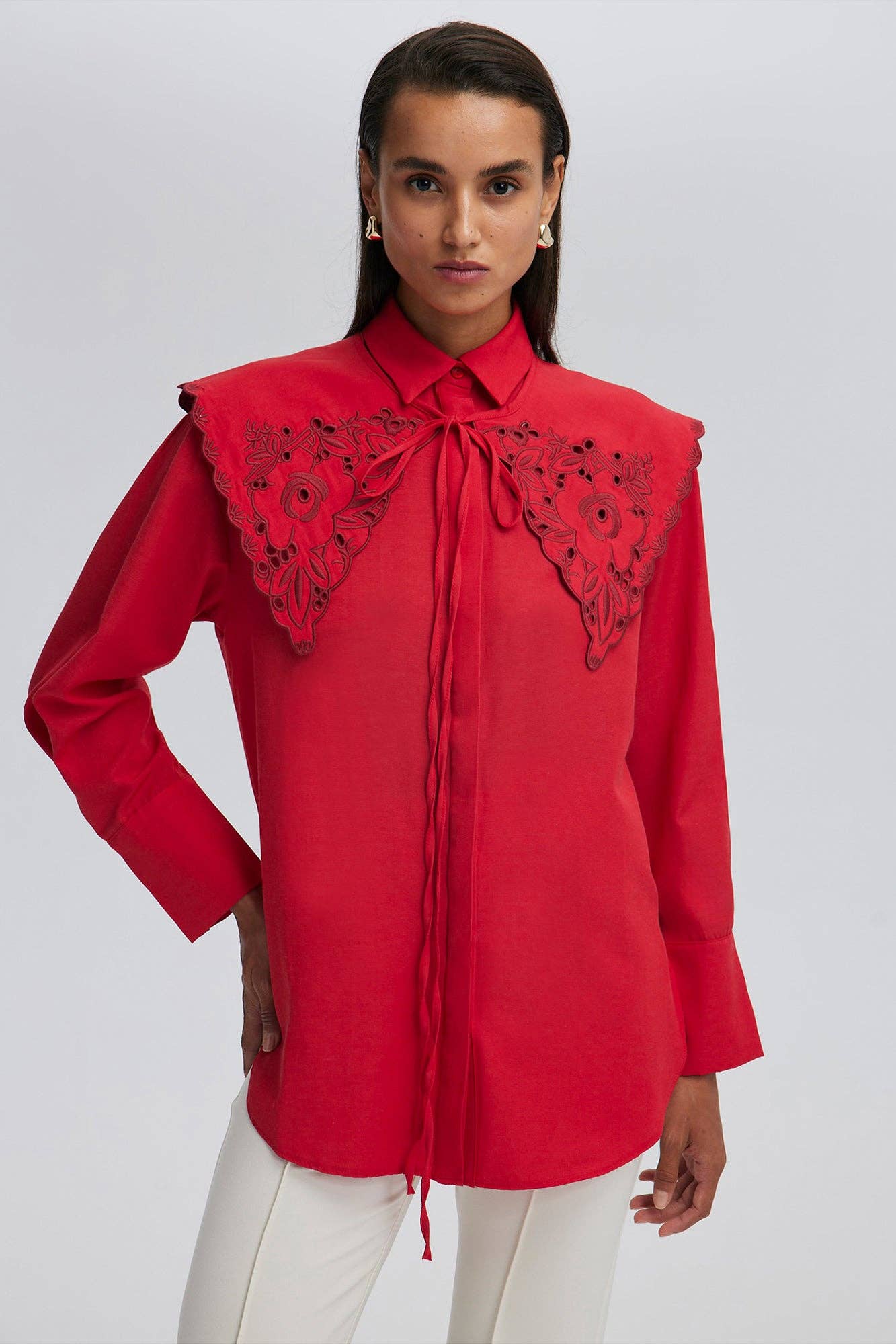 EMBROIDERY DETAILED WIDE COLLAR SHIRT: Red / 38