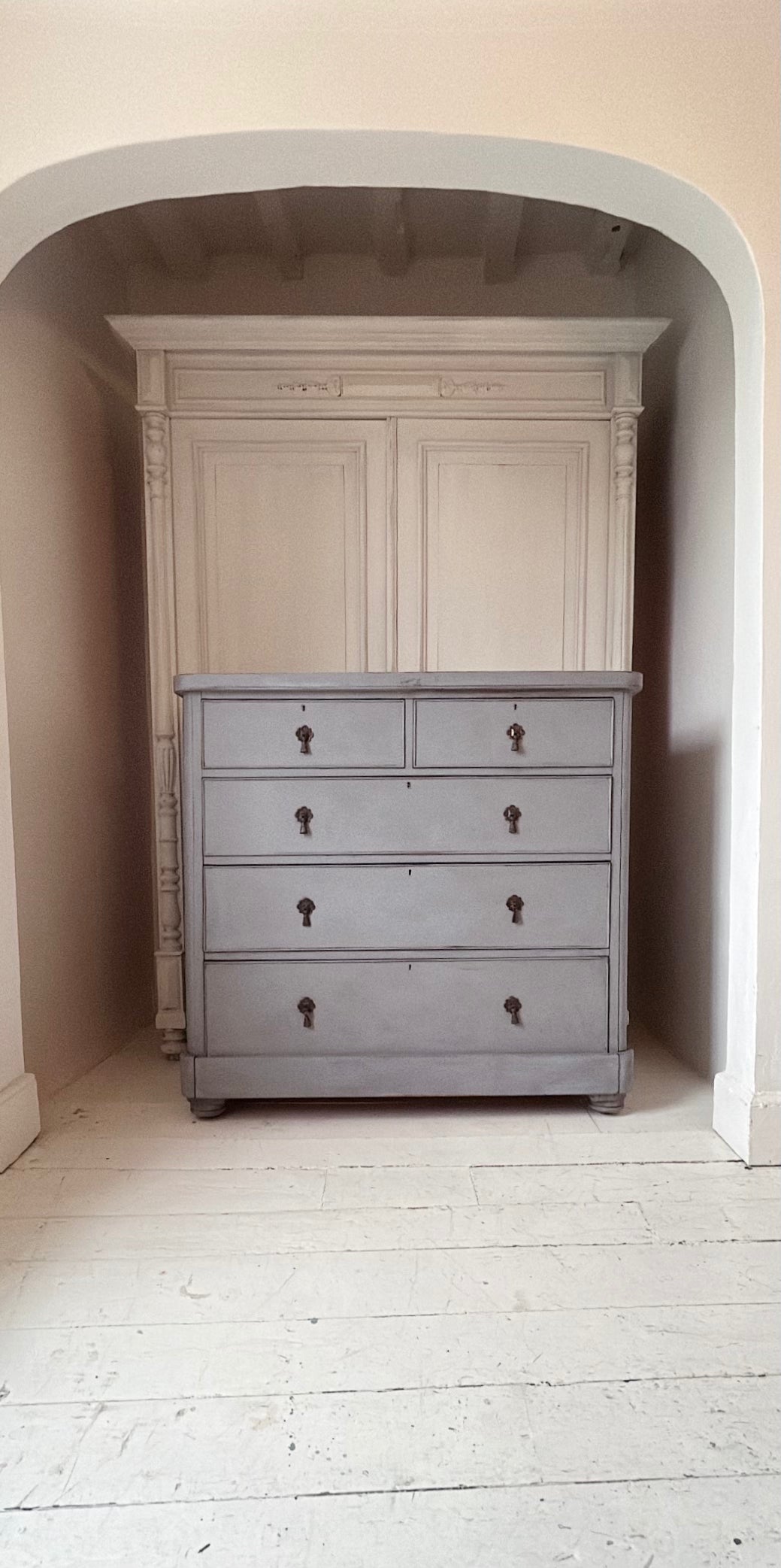 Antique painted chest of drawers - Blue stone