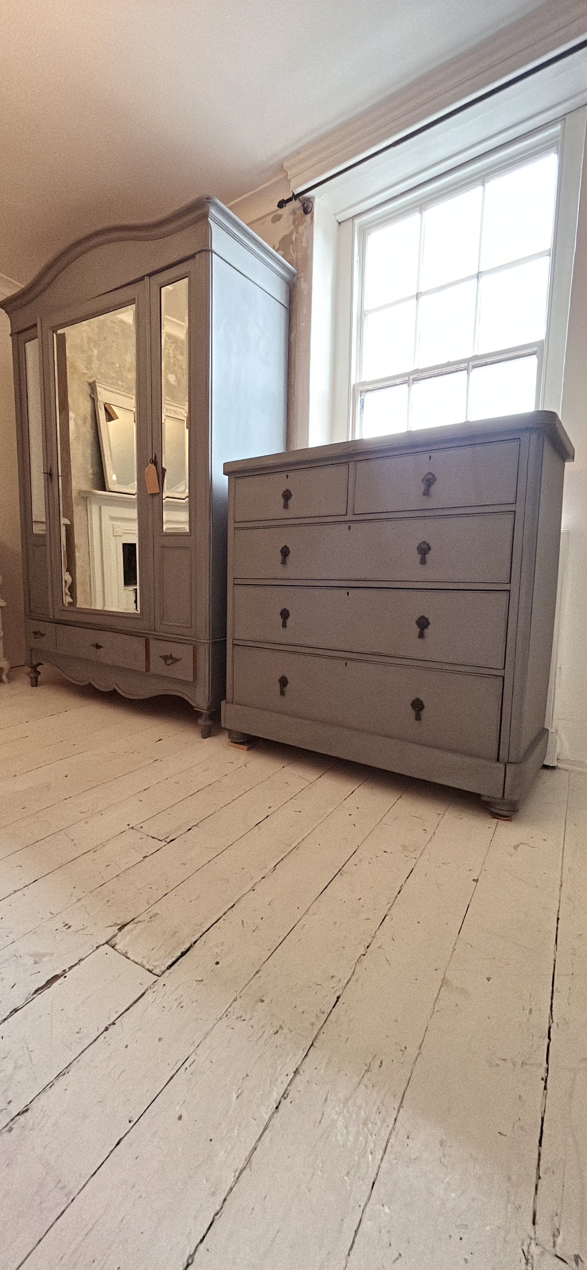 Antique painted chest of drawers - Blue stone