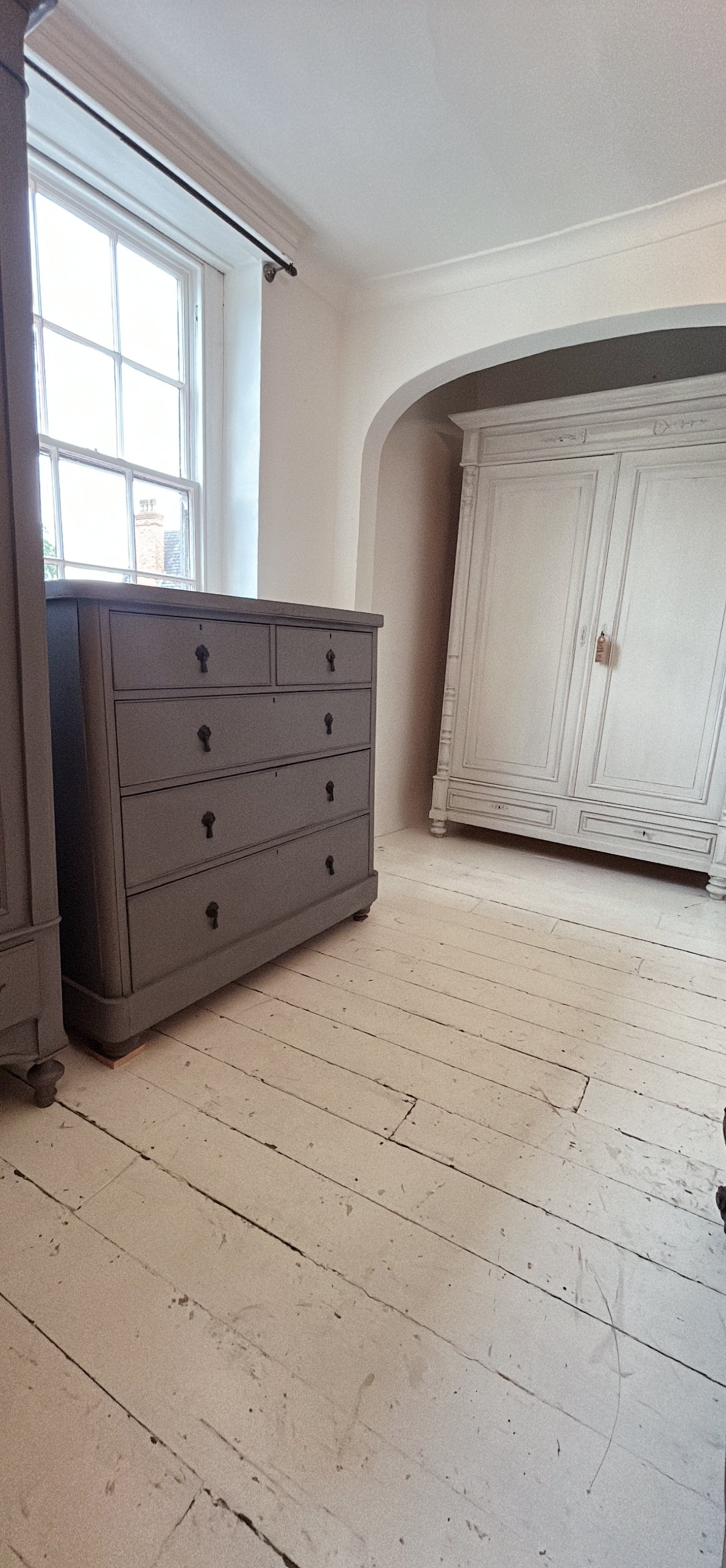 Antique painted chest of drawers - Blue stone