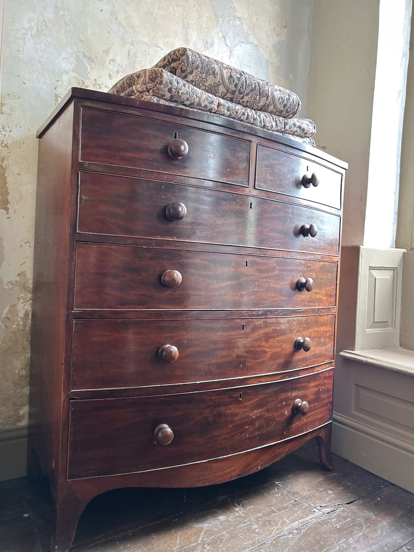 Antique Mahogany bow font chest of drawers