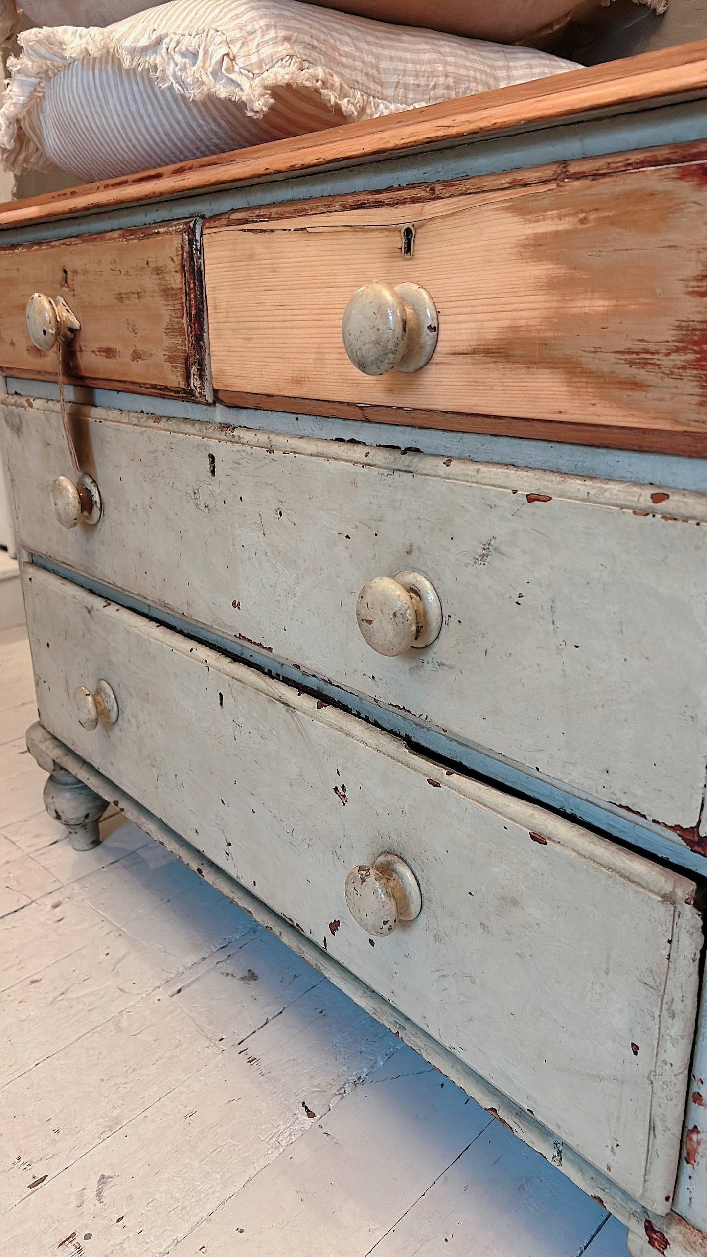 Victorian pine chest of drawers