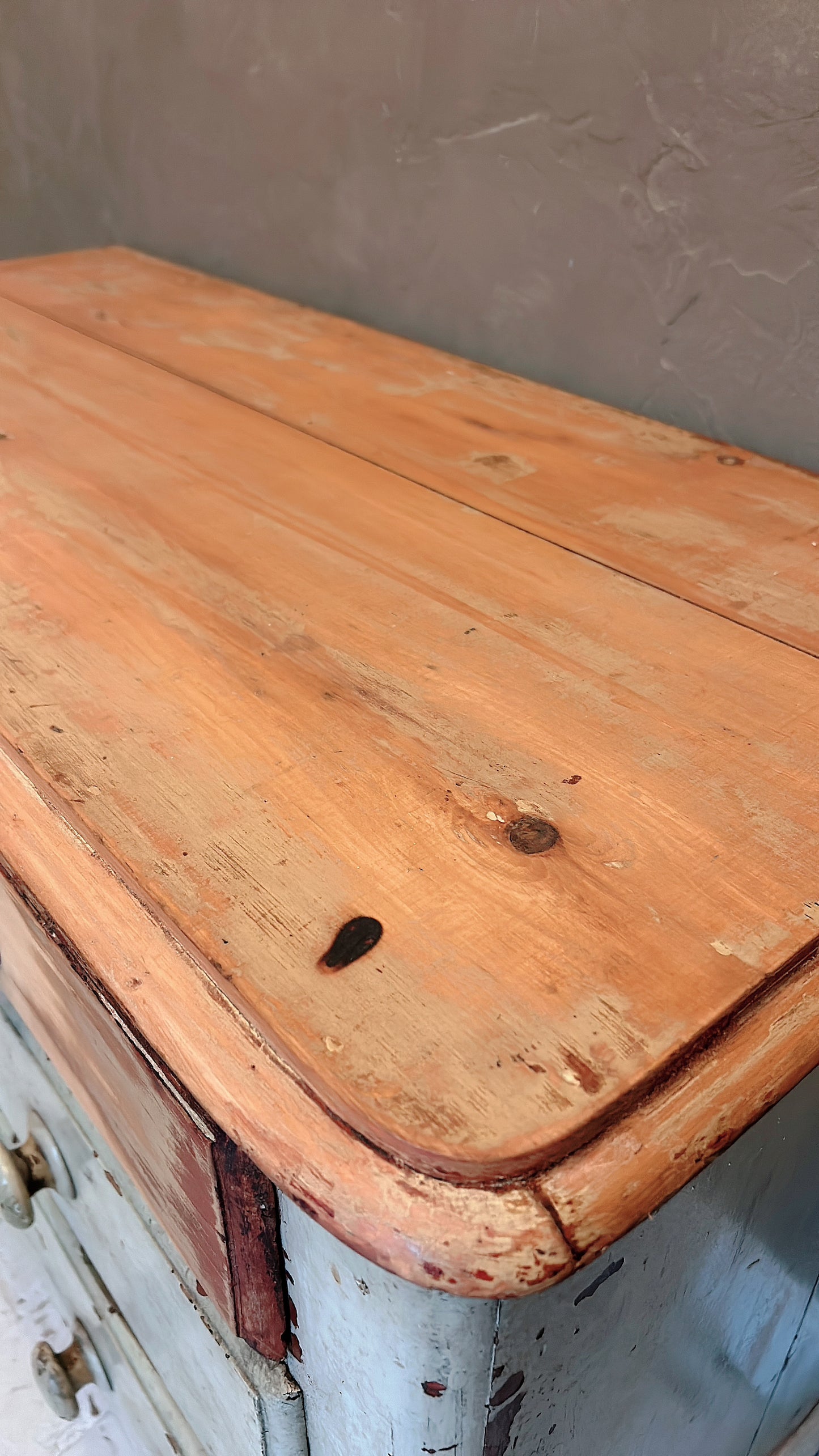 Victorian pine chest of drawers