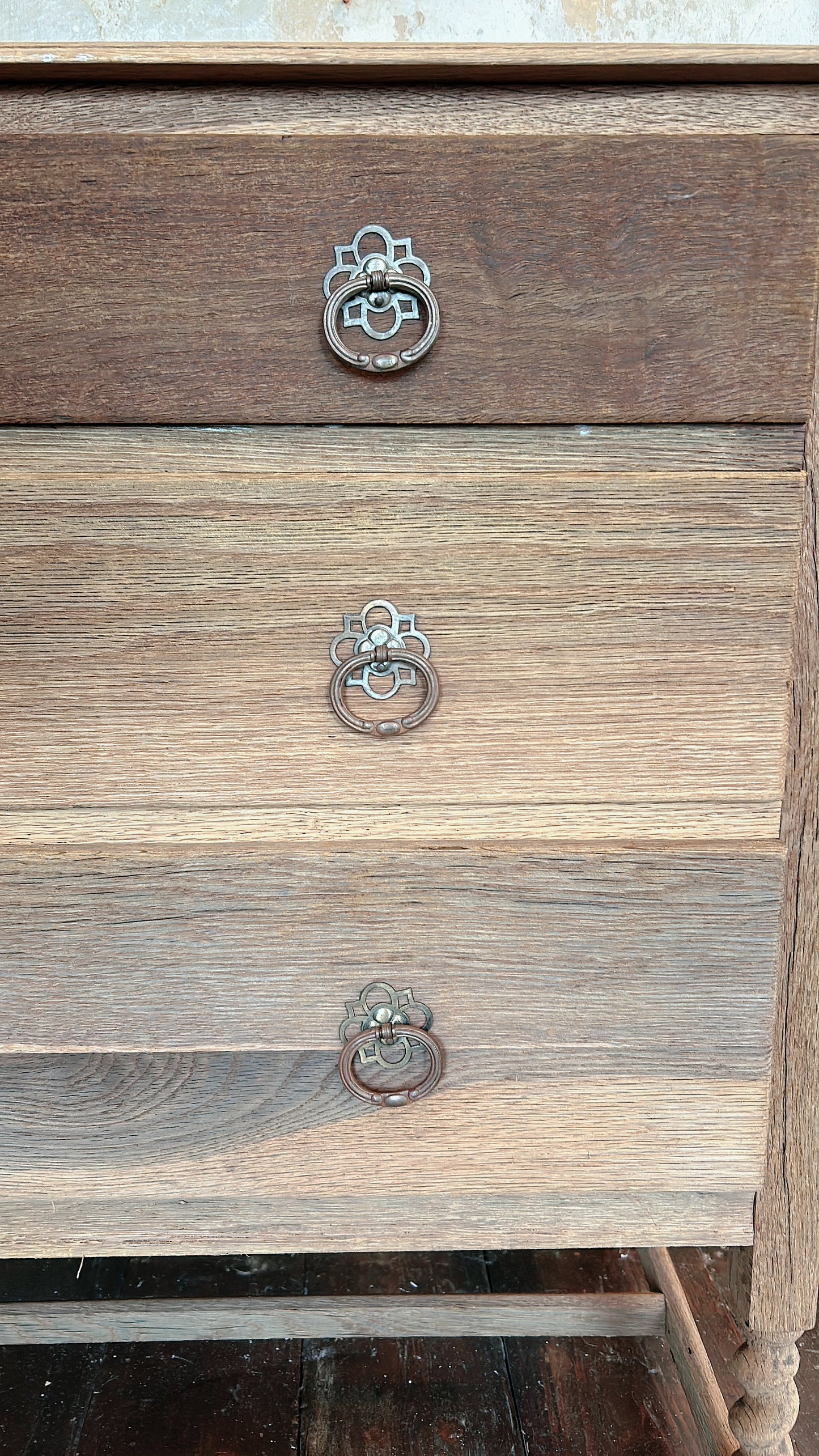 Oak chest of drawers