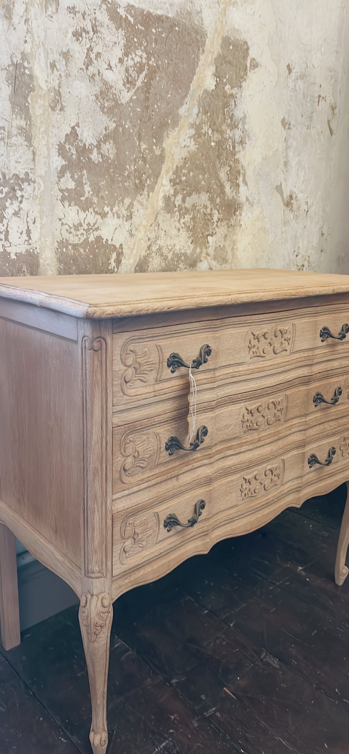 French oak chest of drawers petite
