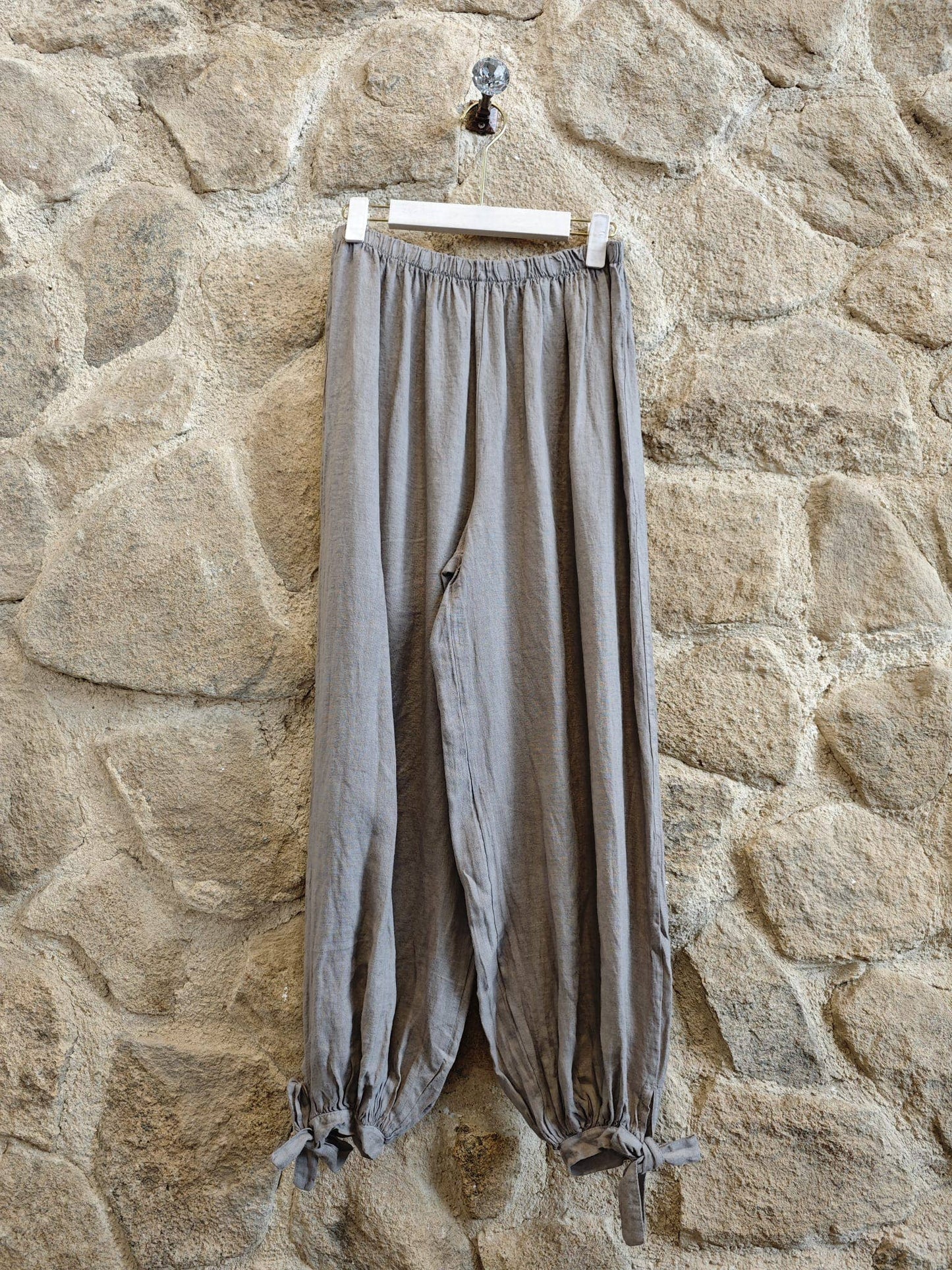 Ref-18324 Ankle-length pants with bow, 100% linen: Camel