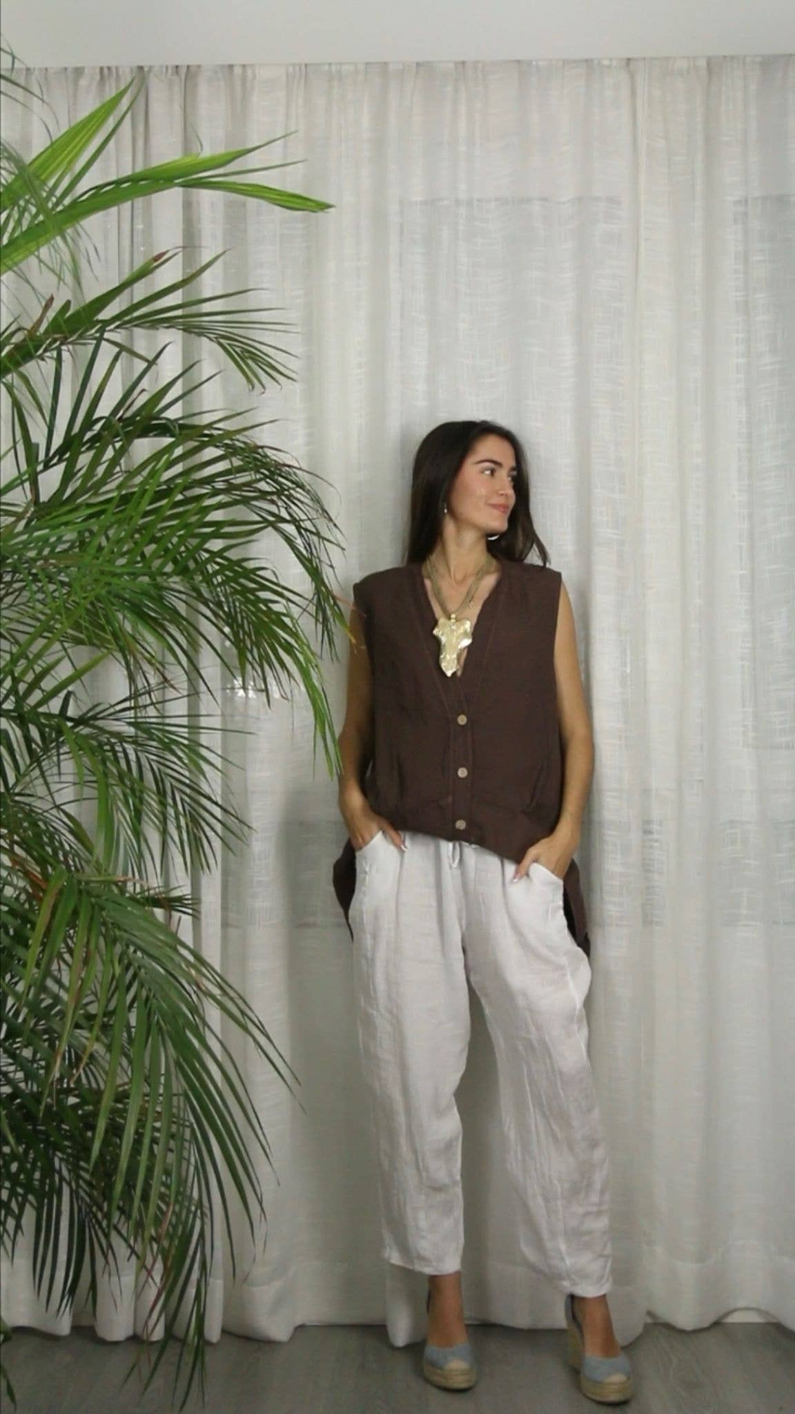 Ref-83679 SLEEVELESS BLOUSE 100% LINEN: CAMEL