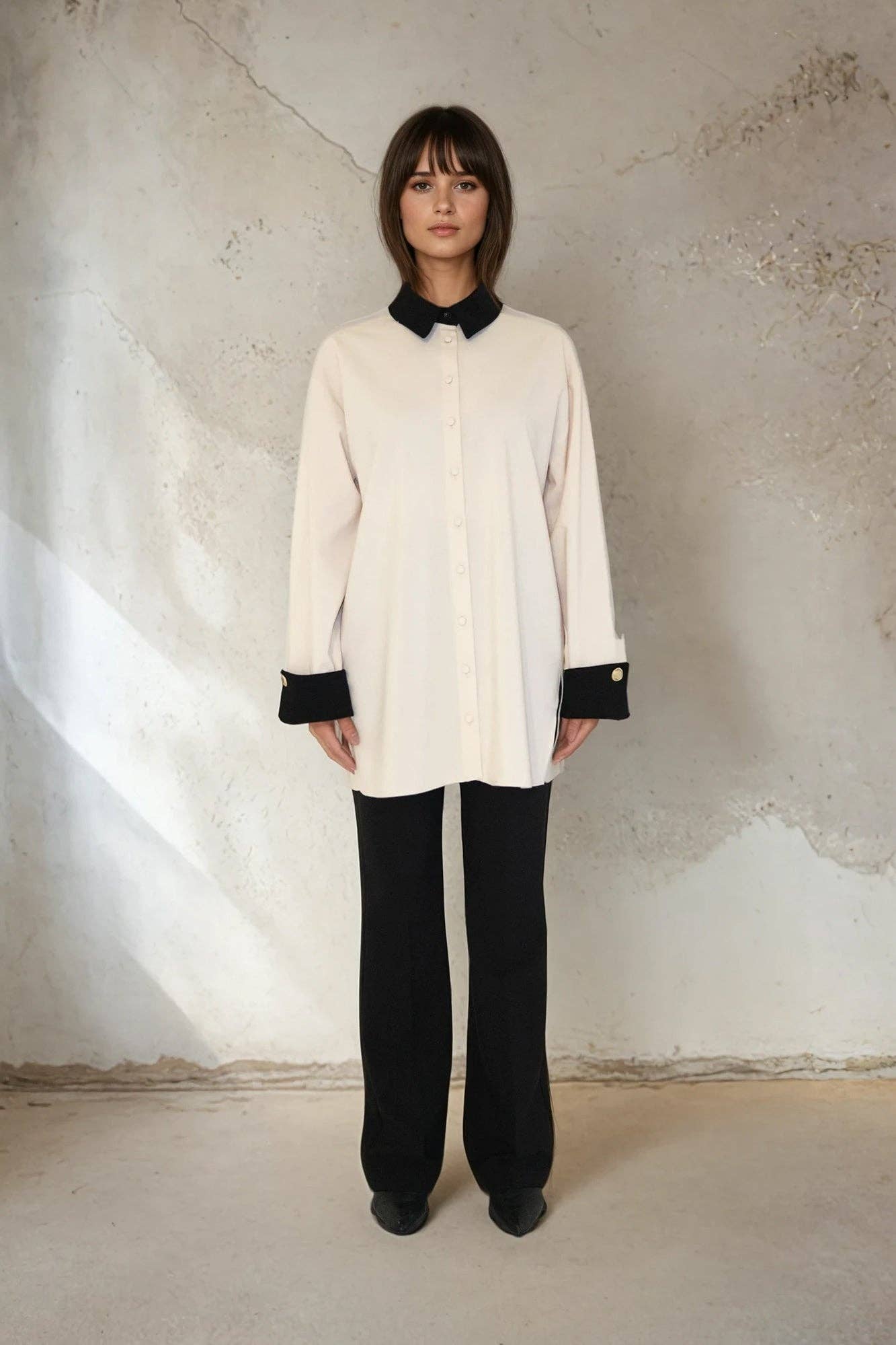 GOLD BUTTONED DETAILED CONTRAST SHIRT: Cream / S